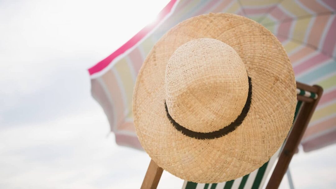 Aksesoris ke Pantai: Topi Pantai