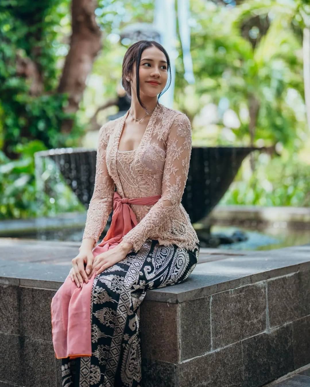 1. Gaya Tradisional dengan Sentuhan Modern