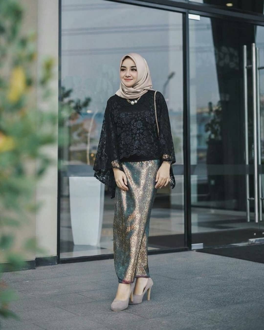 3. Gaya Modern untuk Acara Formal dan Kasual