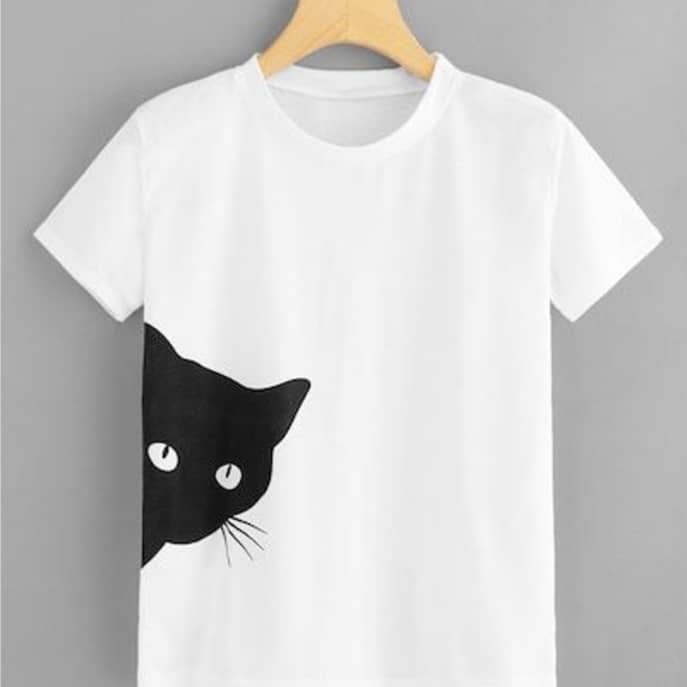Siluet Kucing yang Mengintip